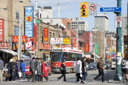 Toronto-_Dundas_St,_Chinatown_(10056398335).jpg