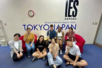 Students at IES Abroad Tokyo Center Sign