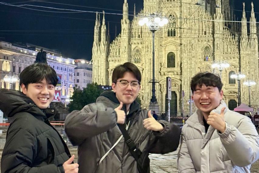 Yeonsung Park and two fellow students in front of the Milan Duomo
