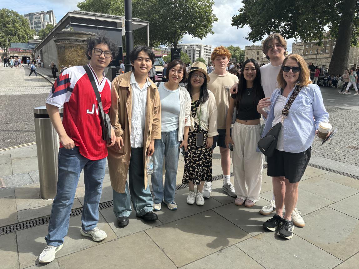 Staff and students from IES London Centre and SAF Senior Associate VP Carol Carmody welcome Chinese university delegates in London