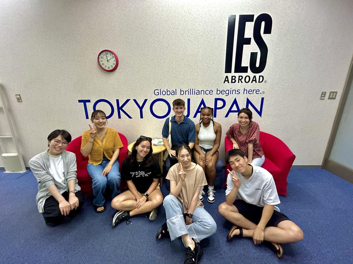 Students at IES Abroad Tokyo Center Sign