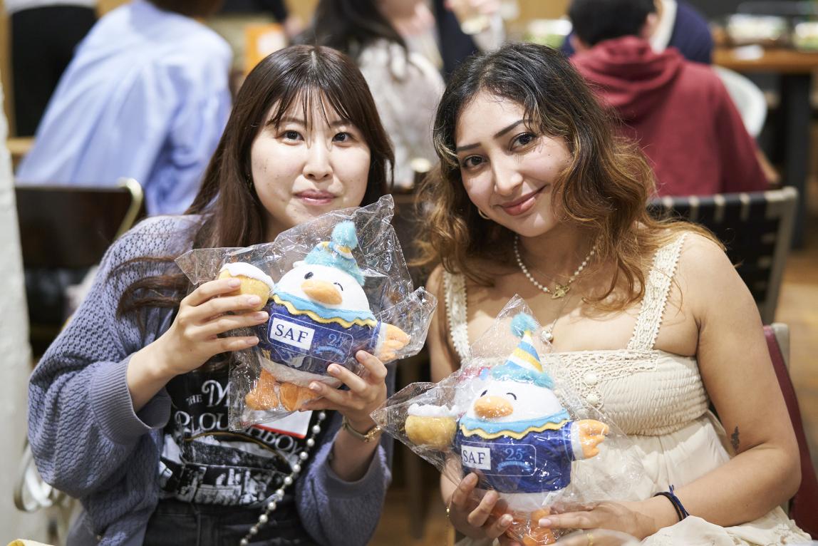 Saffyを持つSAFとIESの学生