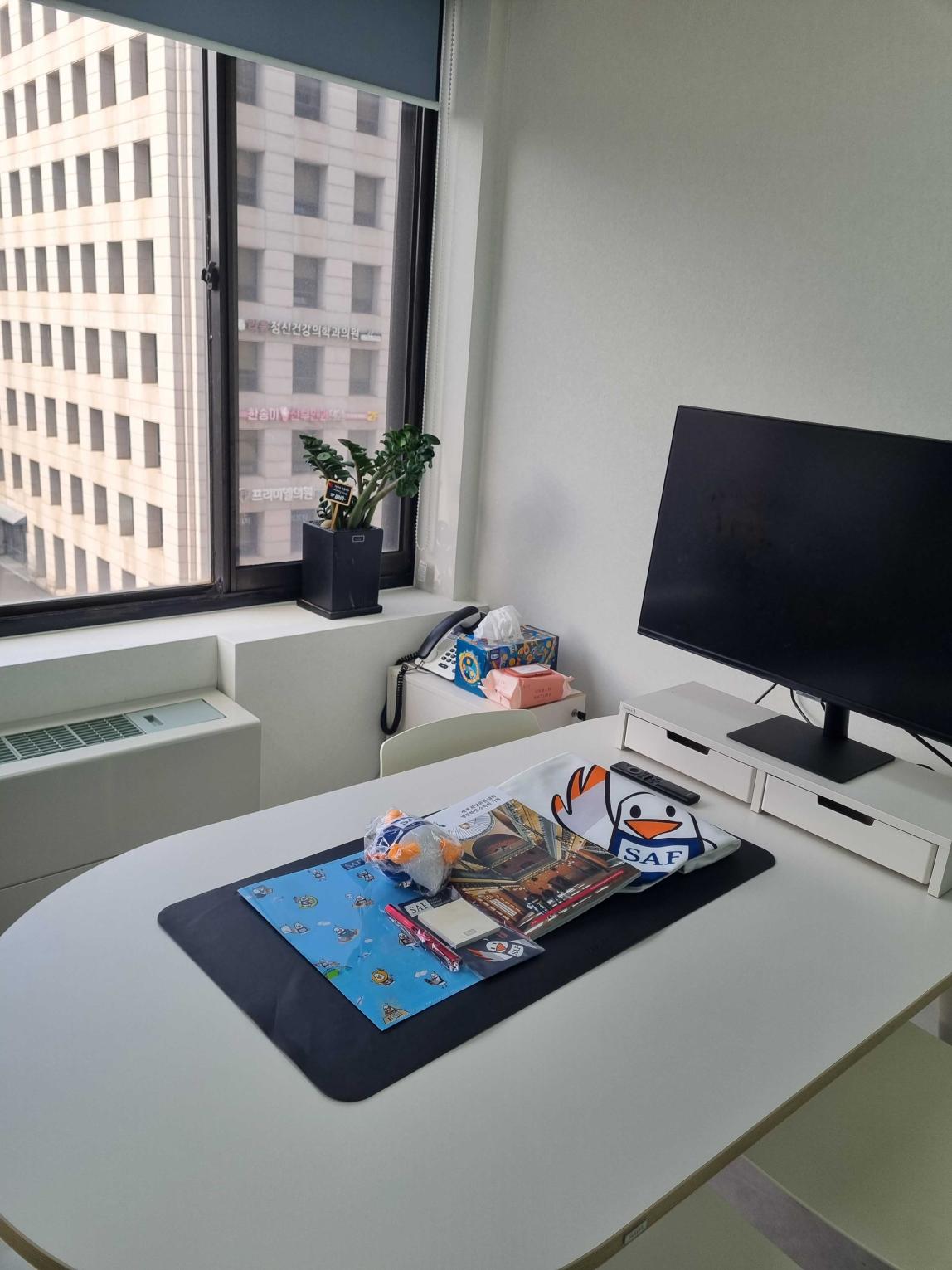 Desk at IES Global Seoul Center