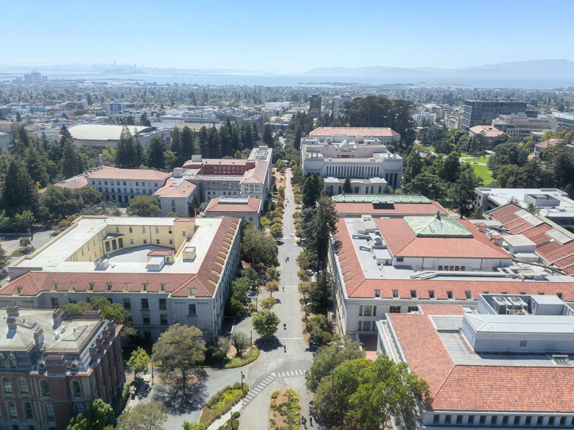 萨瑟塔俯瞰加州大学伯克利分校校园