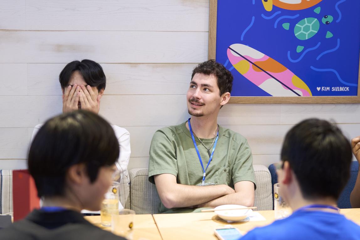 Students at a table, paired up for trivia quiz. 