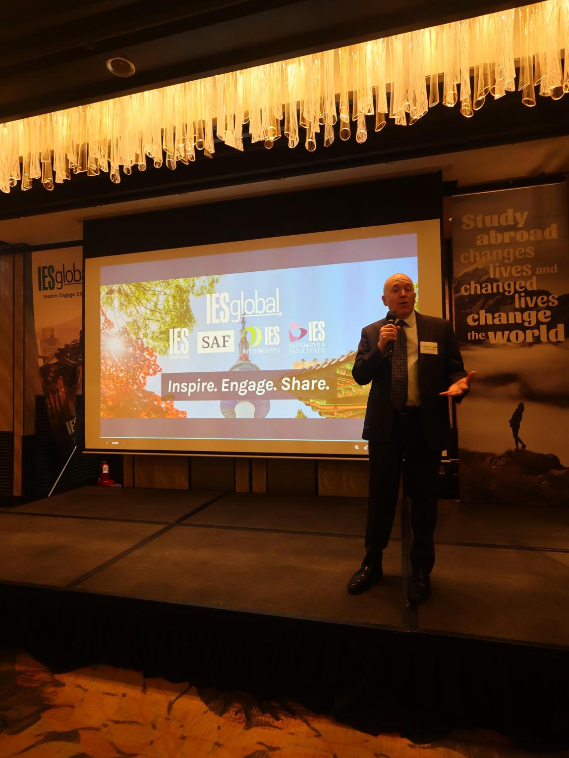Dr. Greg Hess presenting at the 2026 SAF Korea Alumni Event.