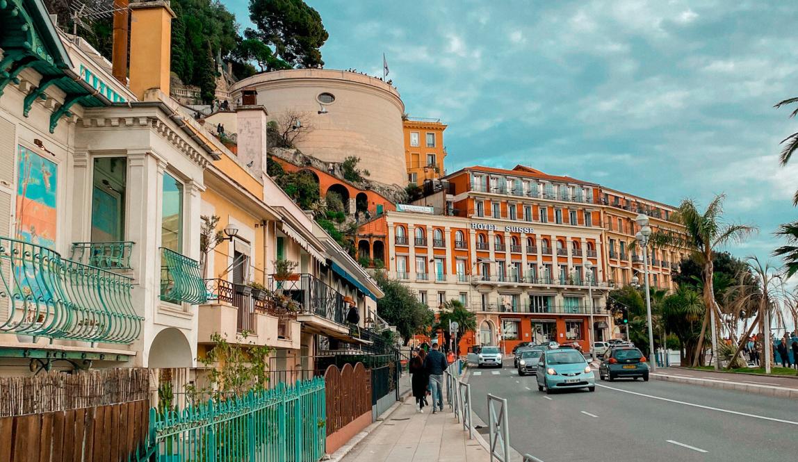 homes on the coastal road in Nice