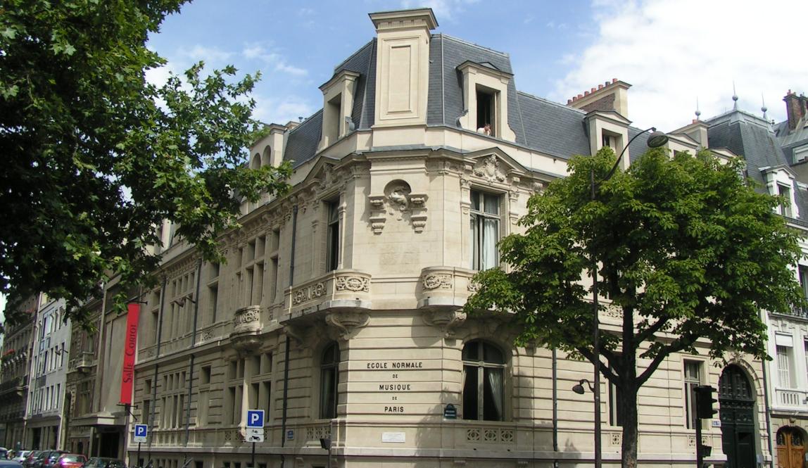 A French-style building with the text "Ecole Normale de Musique de Paris" (the Normal School of Music in Paris).
