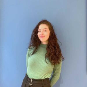 Ellie Negka Headshot