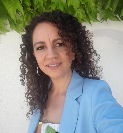 Headshot of Elvira Rosales Escabias.