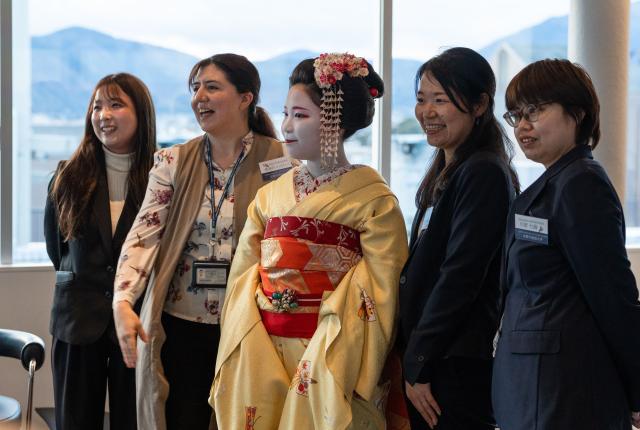 Commemorative photo with maiko at the SAF Annual Meeting