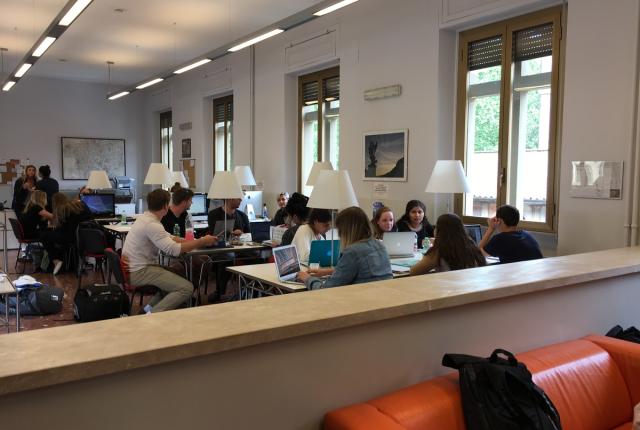 Many students working in the hub at the IES Abroad Rome Center.