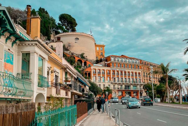 homes on the coastal road in Nice