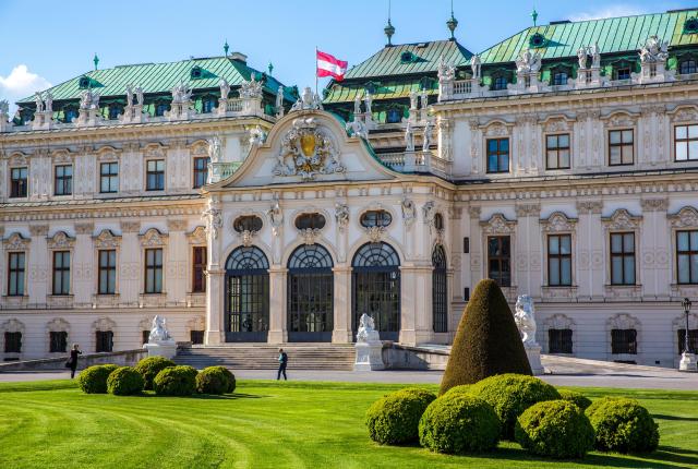 Jardins du Belvédère in Vienna with the Austrian flag waving