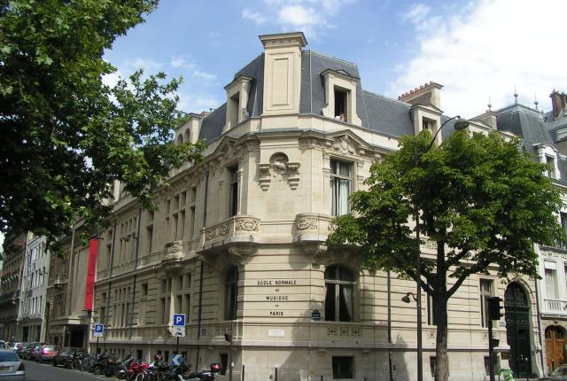 A French-style building with the text "Ecole Normale de Musique de Paris" (the Normal School of Music in Paris).