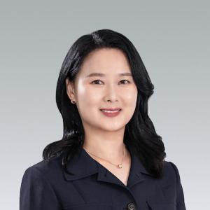 Headshot of Suyeon Lee in front of a grey background.