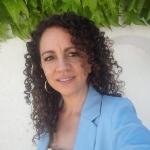 Headshot of Elvira Rosales Escabias.