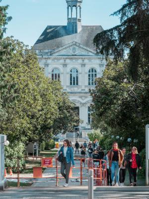 Universite Catholique de L'Ouest Content 01