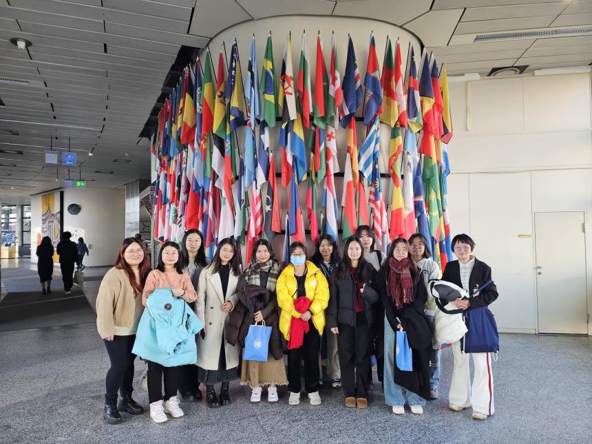 A group of SAF China students visiting Vienna