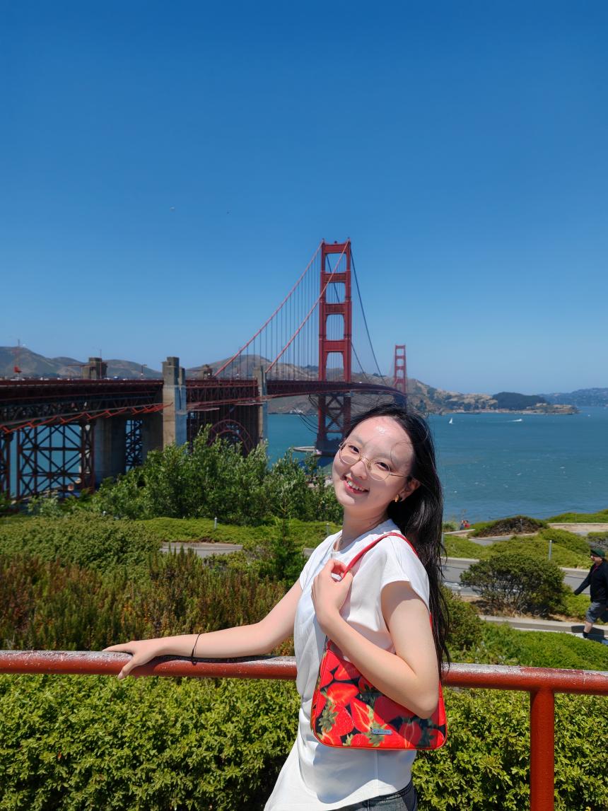 Shiyuan Kang at San Francisco Bridge
