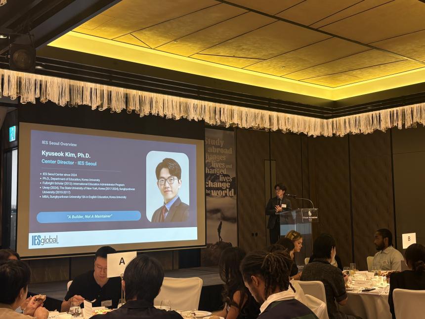 IES Global Seoul Center Director, Kyuseok Kim, presenting at the 2026 SAF Korea Alumni Event.