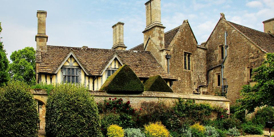 Country Houses_Pixabay_facade-4304096_960_720.jpg