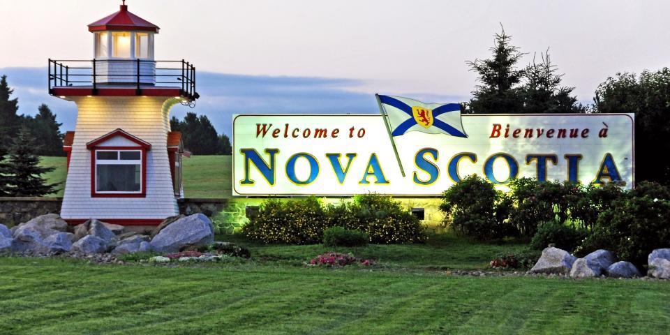 Welcome_to_Bienvenue_à_Nova_Scotia.jpg